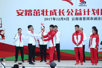 安踏集团捐赠4000万御寒物资,安踏集团捐100亿成立教育基金会