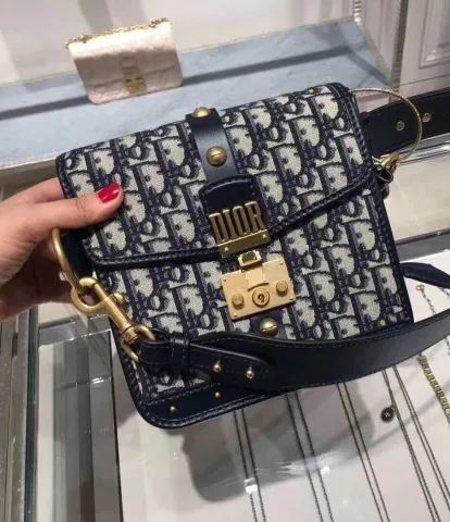 干货｜欧洲最大折扣季开始了，伦敦巴黎米兰VIP折扣现场报道！