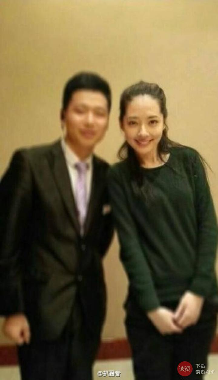 手一抖竟然看到女神丑得一哔的发际线，一定是打开方式不对