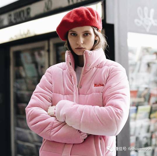 时髦潮女孩冬季穿搭攻略 (圣诞色彩搭配什么衣服)