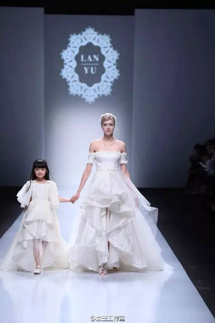 兰玉婚纱秀视频,兰玉婚纱走秀