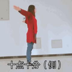 骨科医生推荐：每天五个小动作，站着就能护脊柱！缓解肩背痛很简单