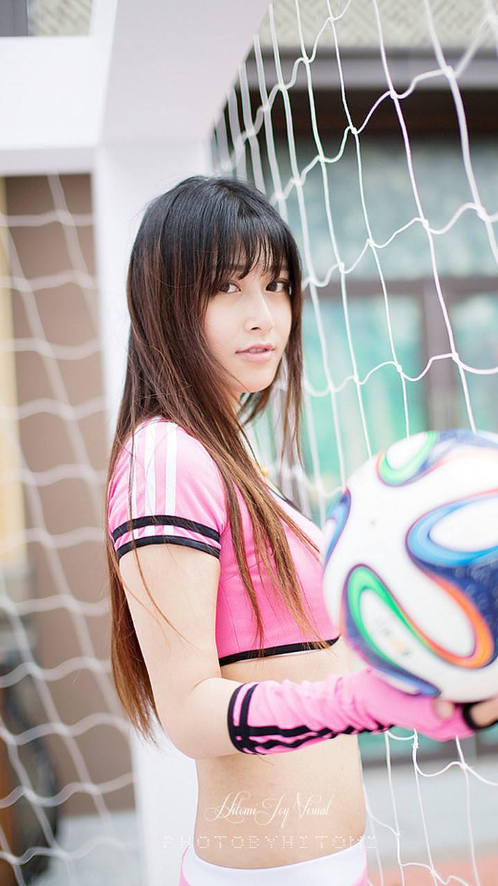 关于足球的炫酷手机壁纸,少年感的足球壁纸