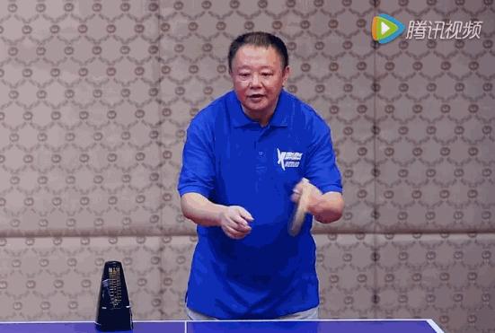 你犯了一个基础动作的大忌,不多加注意就完了!-乒乓找教练