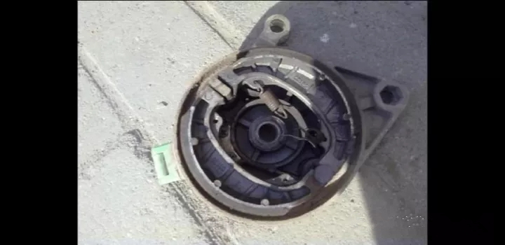 电动车后轮锁拆卸教程,绿源电动车刹车锁怎么解