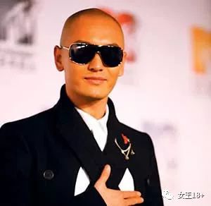 怎么防治中年男士发际线后移,18岁男发际线后移怎么补救