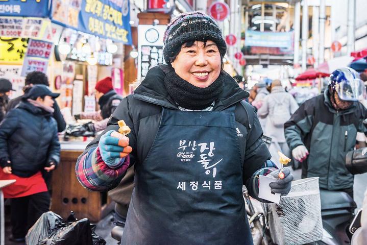 这里是韩国最传统的市场，不仅有美食还有免税店