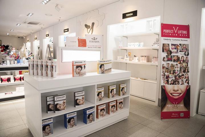 这里是韩国最传统的市场，不仅有美食还有免税店