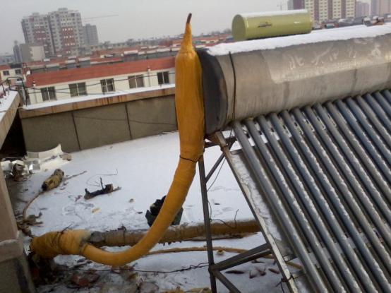 太阳能热水器冬天上冻了怎么解决,太阳能热水器冬天怕冻怎么处理
