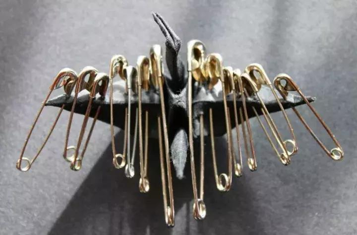 他用3个月时间，折叠了1000只千纸鹤，送给了他最亲爱的姑娘