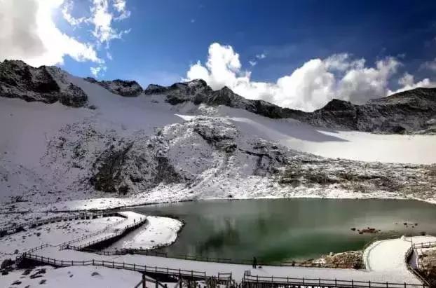 一下雪峨眉山就成了仙境,一下雪川西便美成了天堂