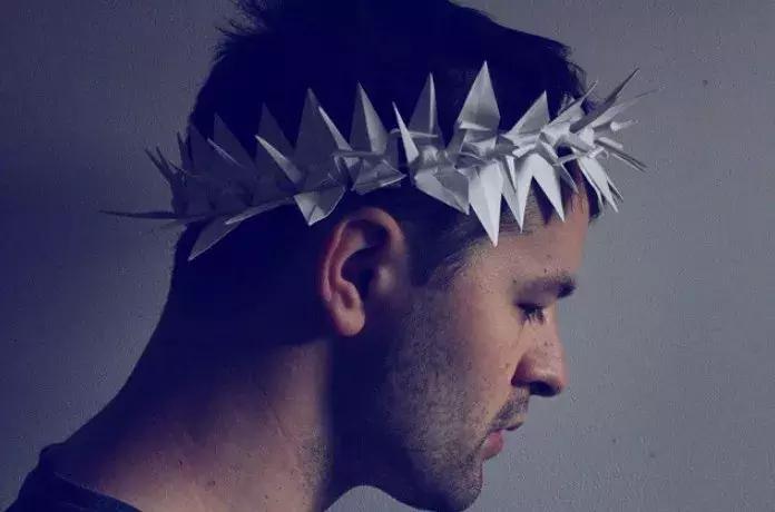 他用3个月时间，折叠了1000只千纸鹤，送给了他最亲爱的姑娘