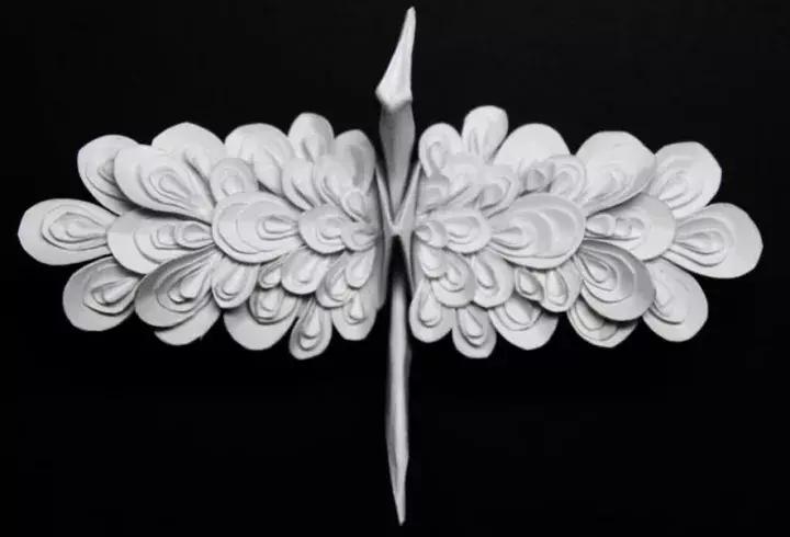 他用3个月时间，折叠了1000只千纸鹤，送给了他最亲爱的姑娘