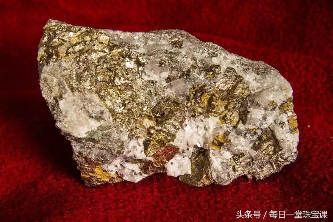 自己家里有大量黄金如何变现,如果挖到一吨黄金该怎么卖出去