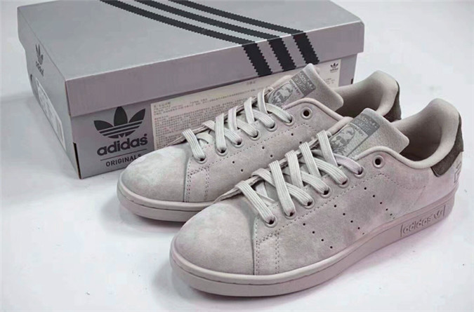 阿迪达斯adidas最新款三叶草,adidas阿迪达斯大男童鞋子