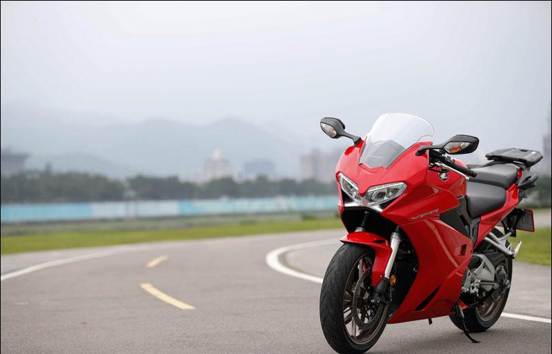 本田v4发动机视频,摩托车v4和直四引擎的区别