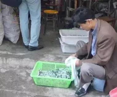 翡翠变黄能补救吗,你的翡翠贵不贵先看颜色对不对