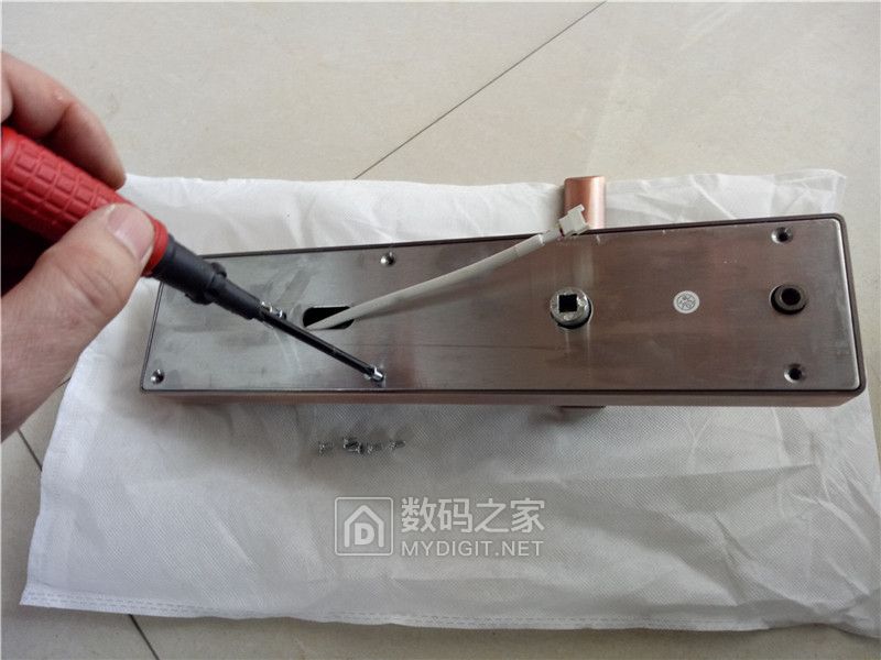 智能门锁拆解步骤,智能门锁拆解图解