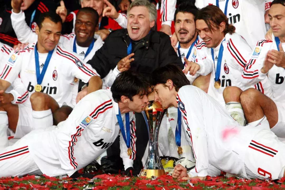 很多人喜欢梅西,卡卡对梅西和c罗的评价