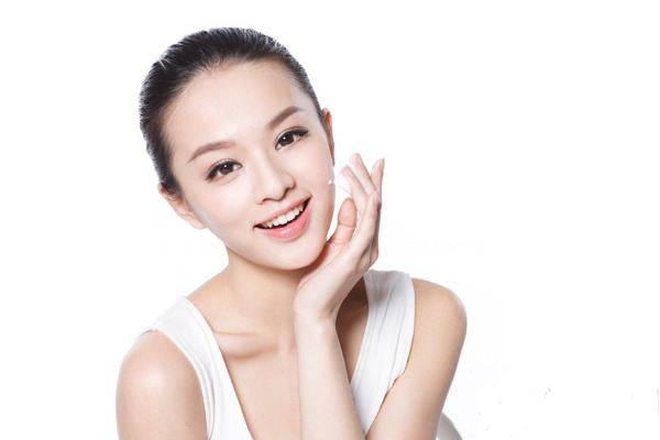 毛孔容易堵塞用什么乳液,为什么脸部皮肤毛孔容易堵塞