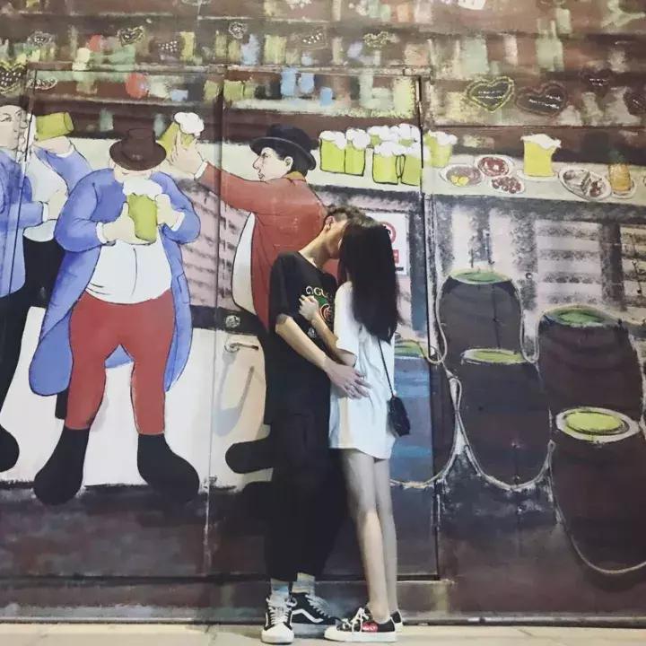 才花了300买了一双匡威,攒了一个月的钱买了双匡威