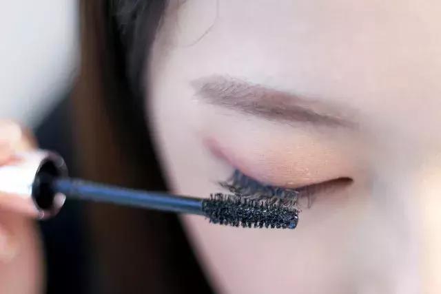 为什么你精心化的眼妆很显脏,化眼妆后总觉得磨得慌