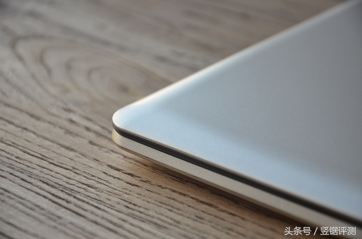 i716g内存512g固态独显,voyo二合一v7平板电脑怎么样