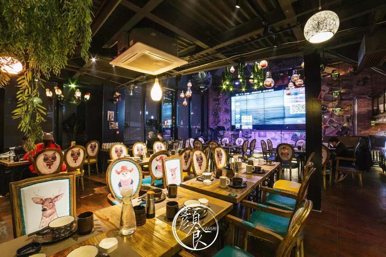 钓者崇尚自然，醉心音乐，寄情山海之间也