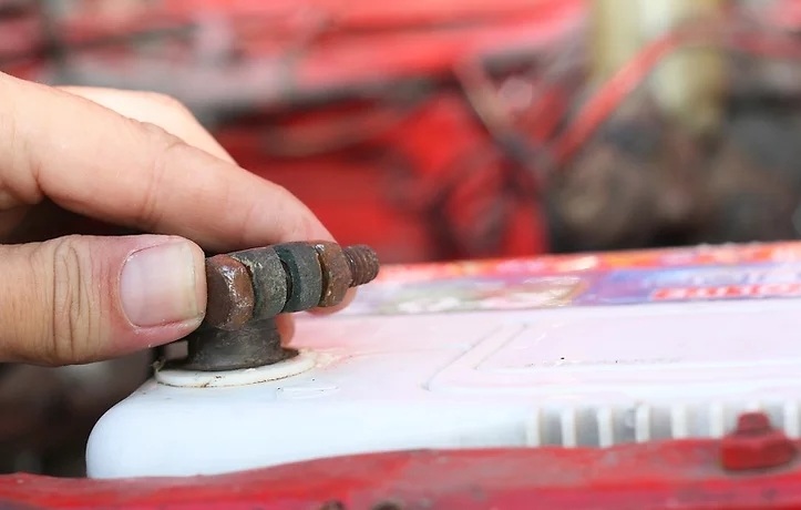 汽车蓄电池寿命一般多久更换,上门更换汽车蓄电池