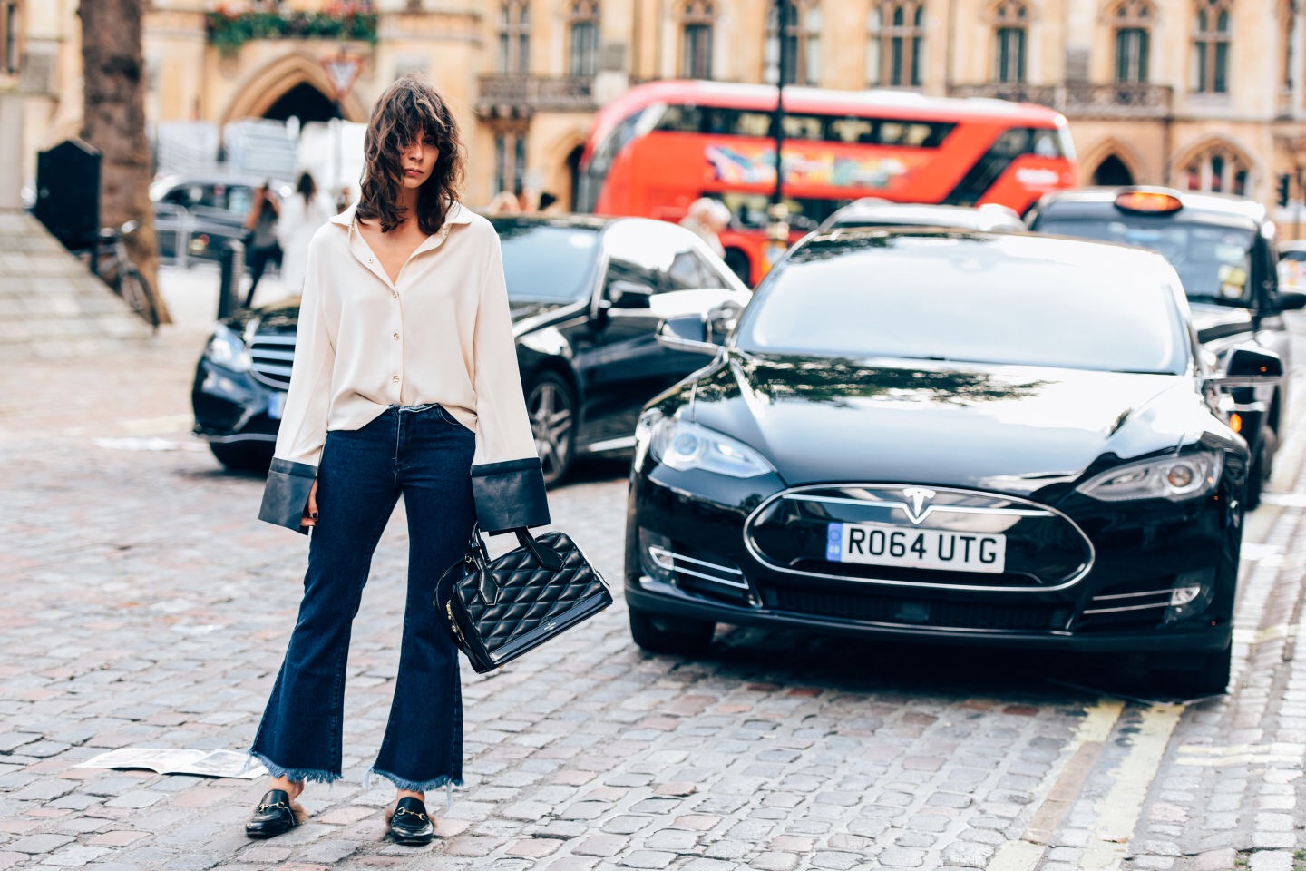 什么样的牛仔裤不返松,牛仔裤松垂感