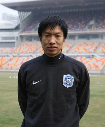 他因李帅受伤坐稳恒大主力，六君子“之一的他国家队首秀遇尴尬