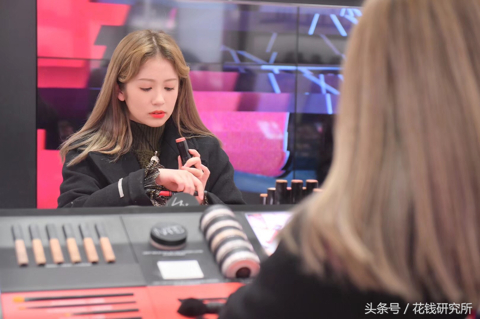 南京姑娘太爱Nars，德基店开业第一天狂购25万彩妆！