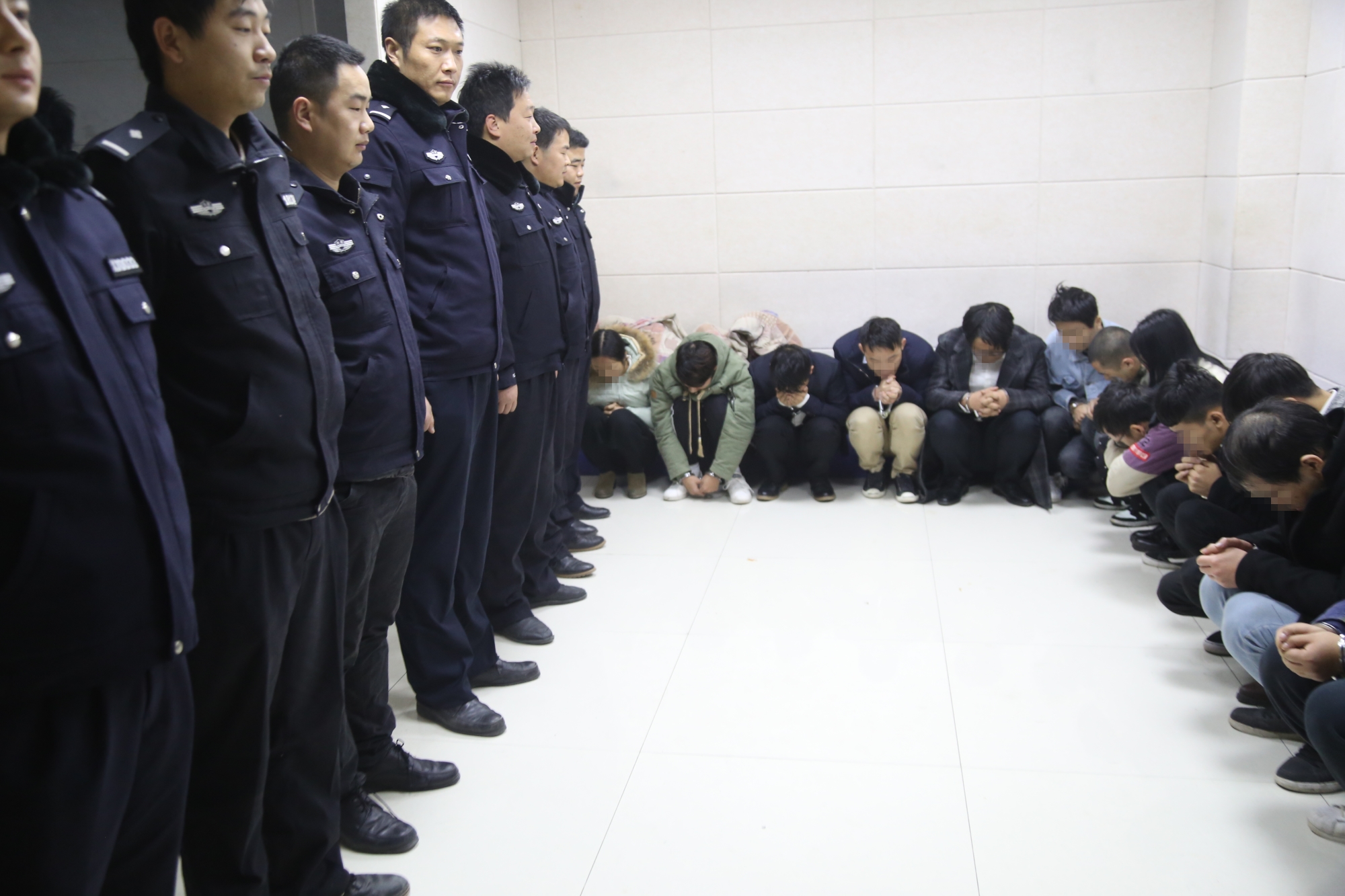 南召警方破获一起网络诈骗案涉案金额200余万抓获16名犯罪嫌疑人