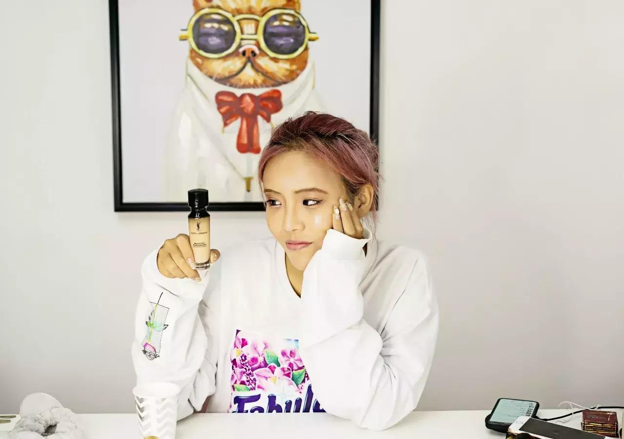 圣罗兰ysl新明彩轻垫粉底液b30,ysl圣罗兰女神逆龄粉底液30ml