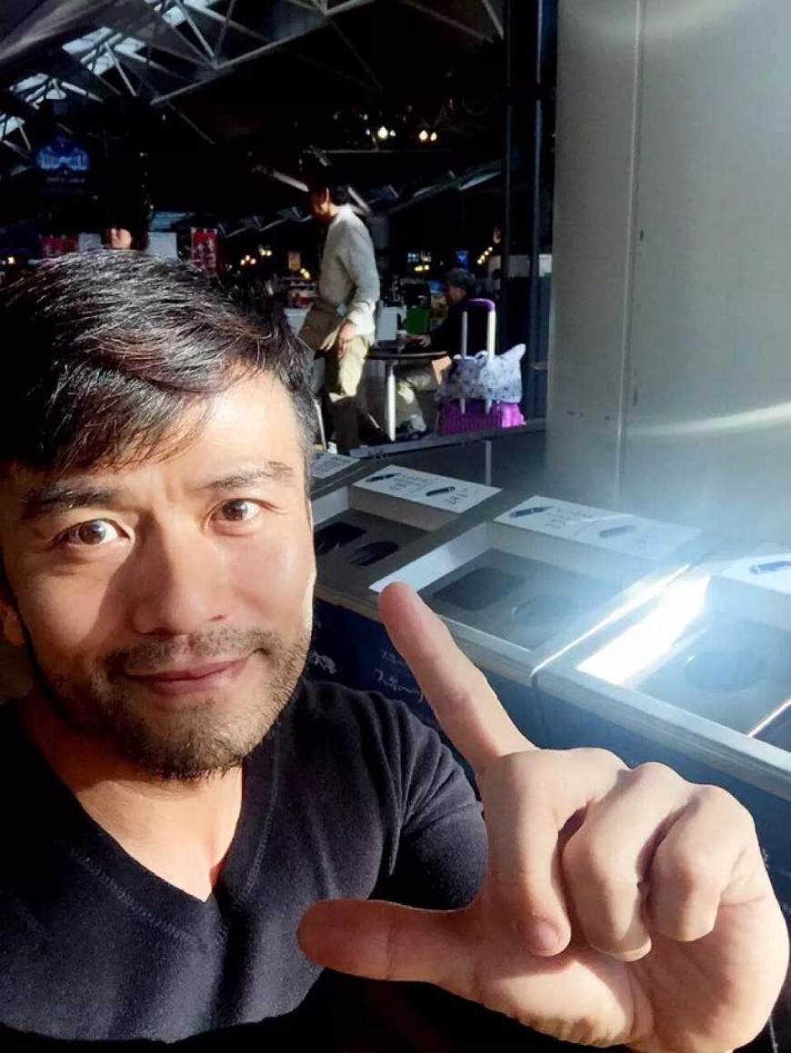 唐文龙颜值巅峰,唐文龙与路人合影