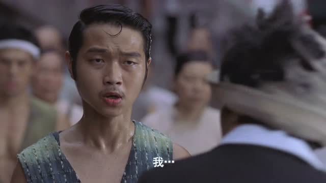 在周星驰电影中帅得不用交房租的小哥，现在丑到网友想让他交罚款