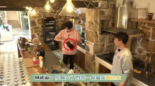 林更新鹿晗红色外套,鹿晗为什么出门水杯不离手