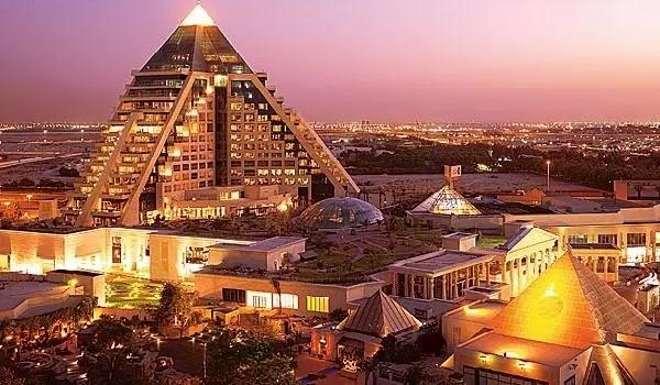 迪拜除了机场哪里还有免税店,在迪拜购物中心尽情享受购物天堂