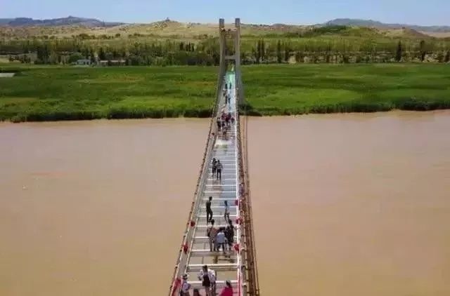 中国最美最刺激的10座玻璃桥，敢约吗？