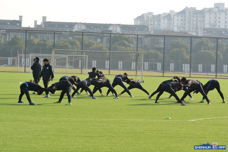 绿地申花U17梯队瞻仰*共中**一大会址不忘初心开启新征程