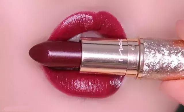 纪梵希搞婚庆，MAC卖寿桃？外国大牌到底对我们的春节有什么误解