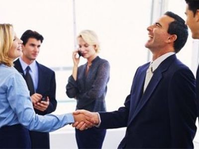 被同事嘲笑如何应对,老是被同事调侃怎么办