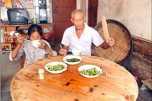 老爸胃癌晚期治疗要花三十万，我一分未出却让全村人为我竖大拇指