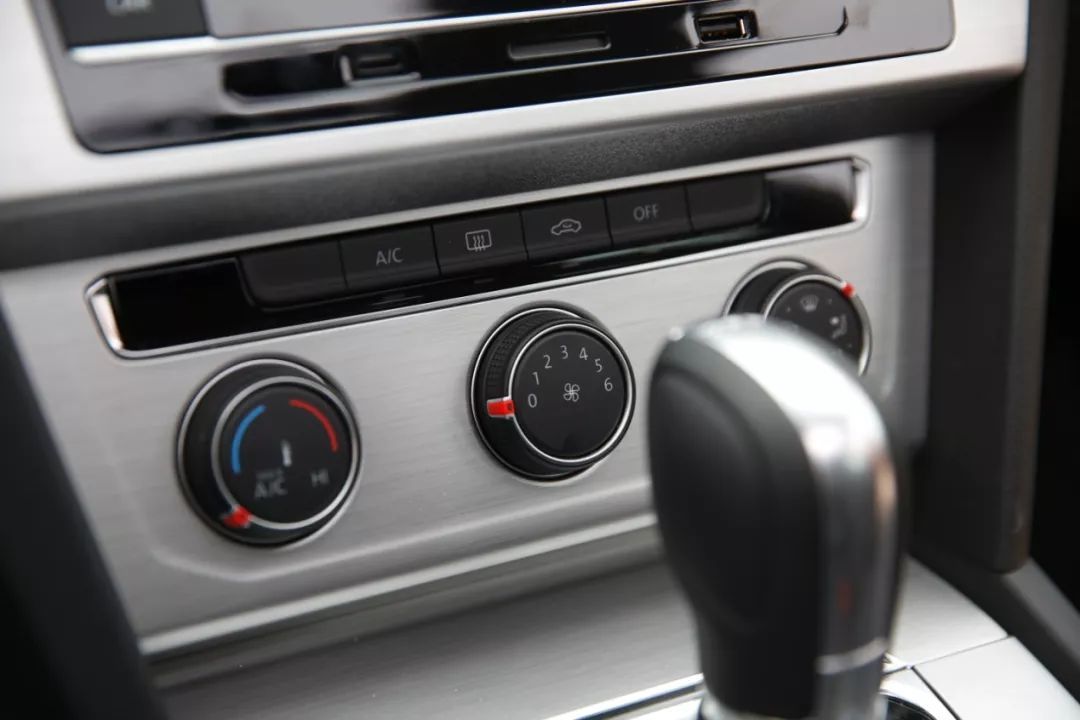 迈腾330豪华对比凯美瑞2.5锋尚,新款迈腾和凯美瑞试驾