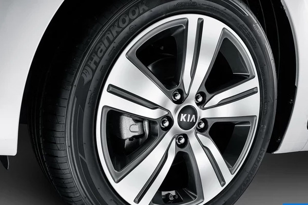 起亚k4最新款值得买吗,2017年起亚k41.6t高速真实感受