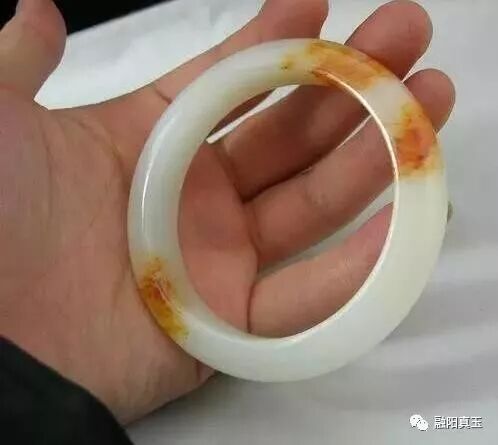 和田玉入门级手镯该如何挑选,挑选和田玉手镯应从哪些方面入手