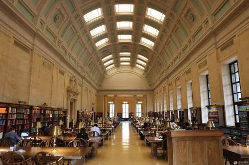 哈佛大学里到底有没有凌晨4点还灯火通明的图书馆？