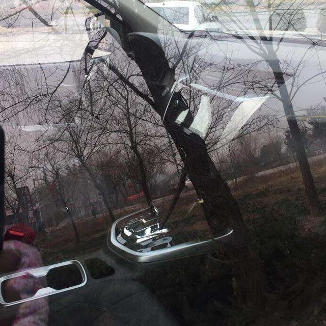 街头偶遇帕拉梅拉行政加长,新款帕拉丁两驱自动值得购买吗