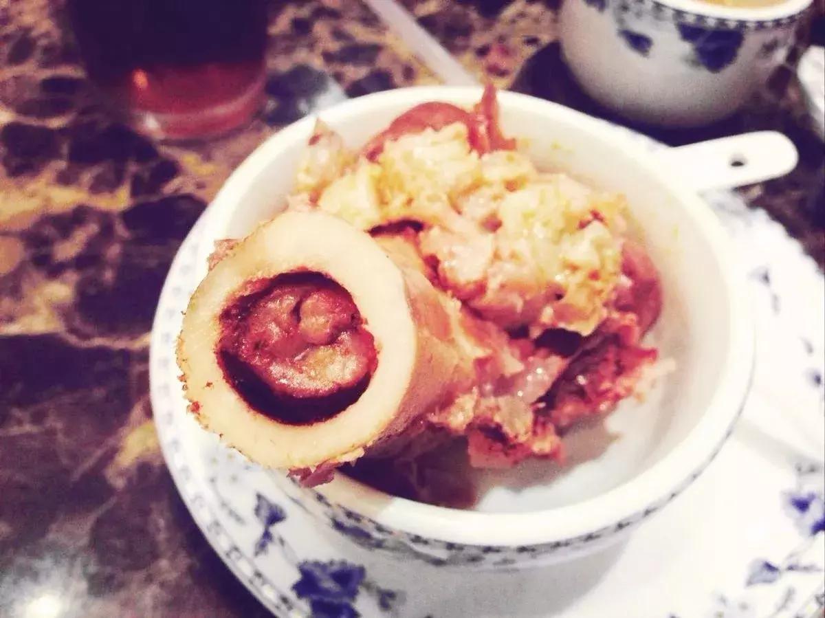 大骨头炖好后需要捞出来吗,大骨头炖好啦泡在汤里还是捞出来