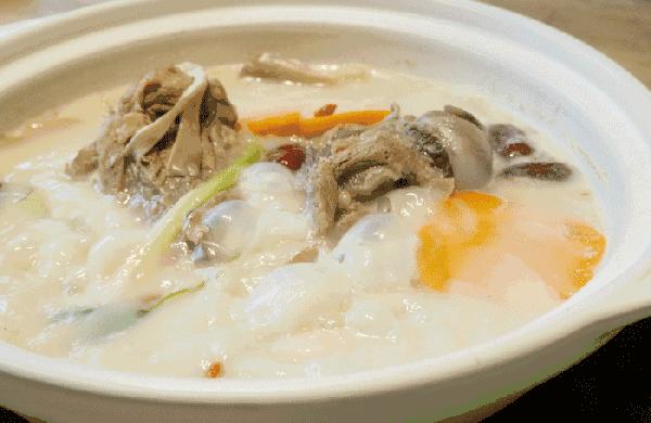 大骨头炖好后需要捞出来吗,大骨头炖好啦泡在汤里还是捞出来